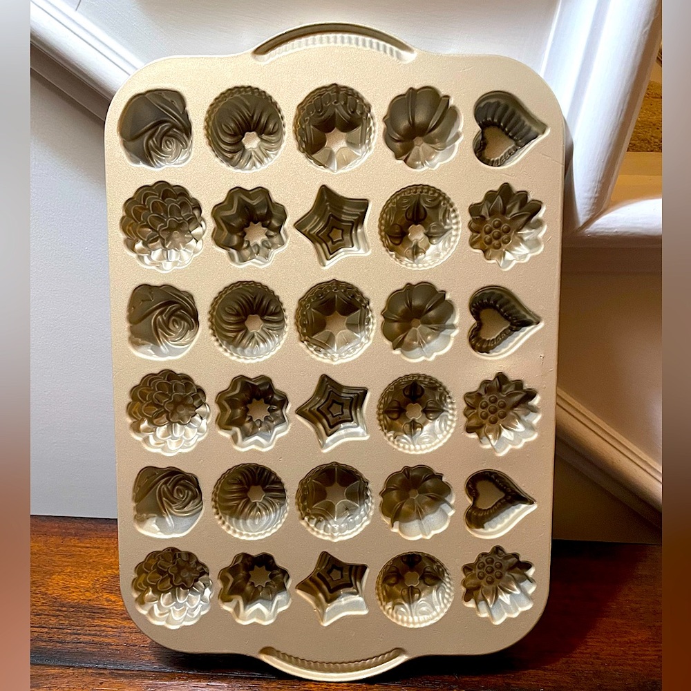 NWOT-Nordic Ware Mini Bundt Pan from Williams-Sonoma - Picture 2 of 5